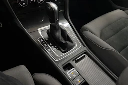punainen Volkswagen Golf 2017 kuva 24.
