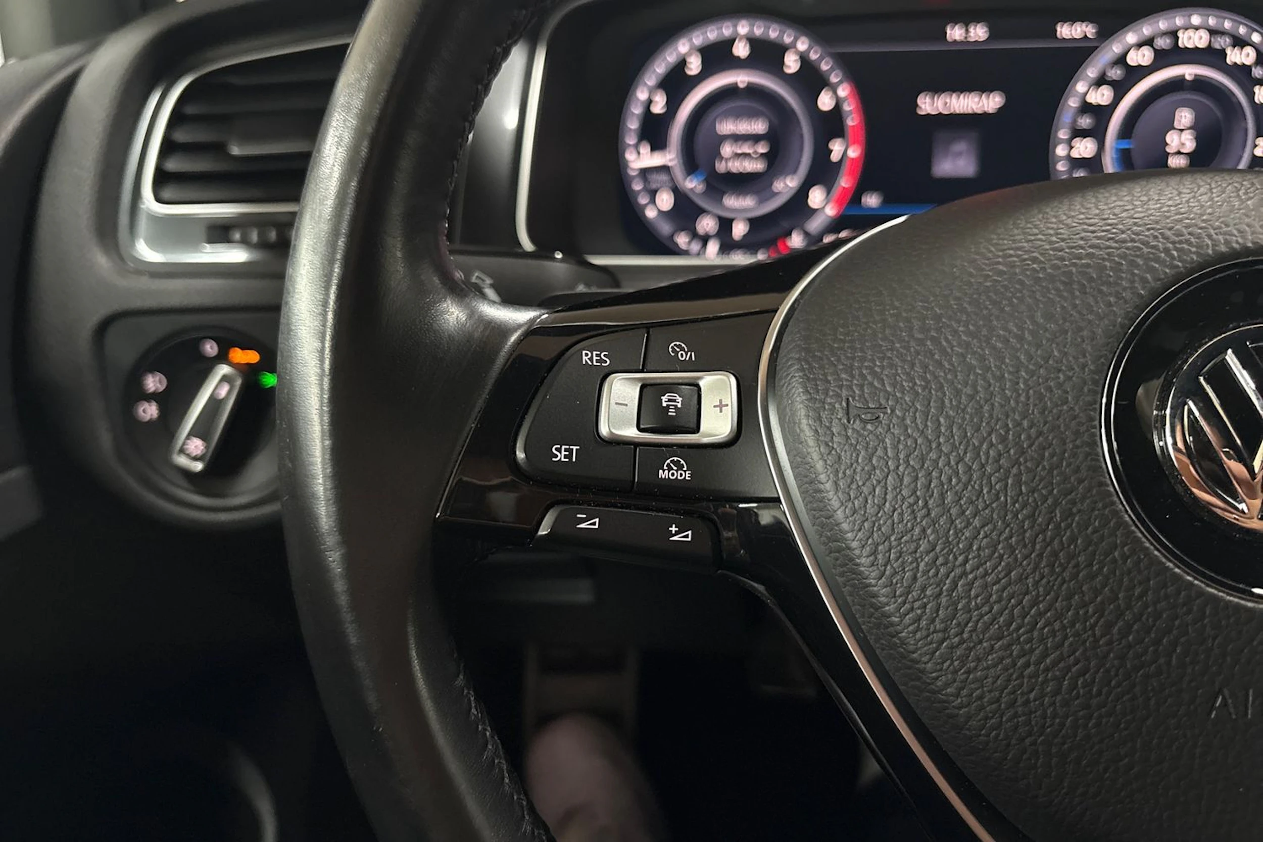 punainen Volkswagen Golf 2017 kuva 25.