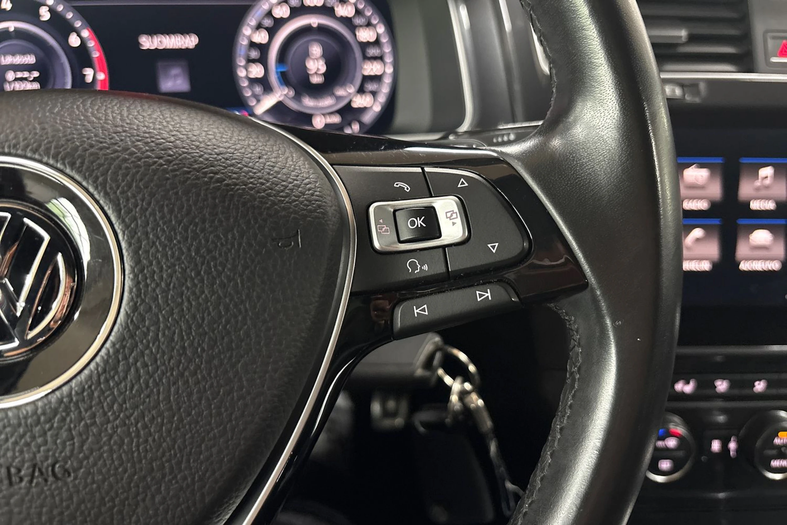 punainen Volkswagen Golf 2017 kuva 26.