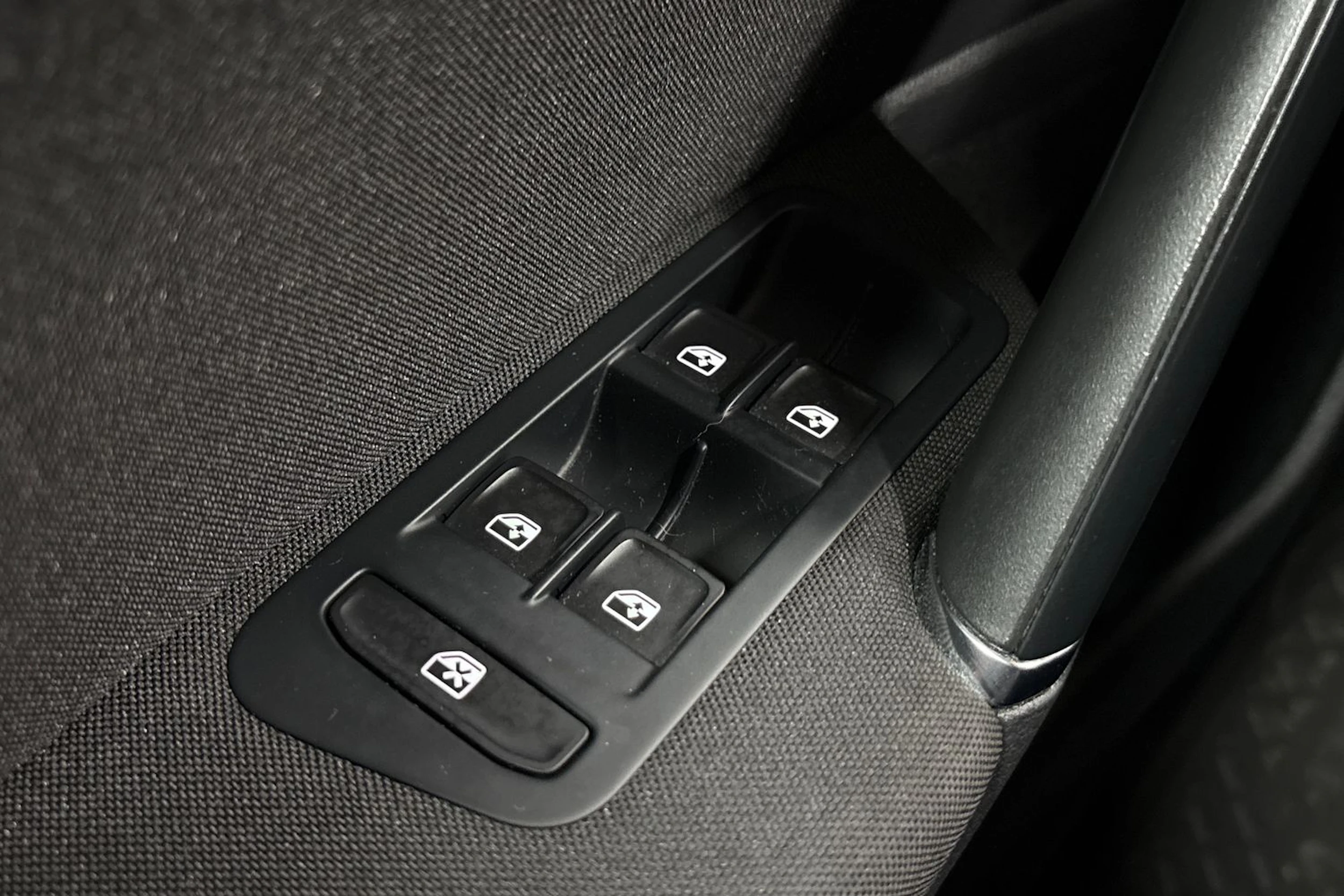 punainen Volkswagen Golf 2017 kuva 29.