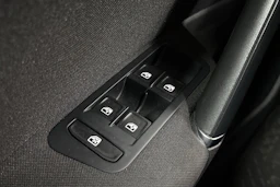 punainen Volkswagen Golf 2017 kuva 29.