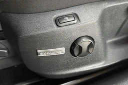 punainen Volkswagen Golf 2017 kuva 30.