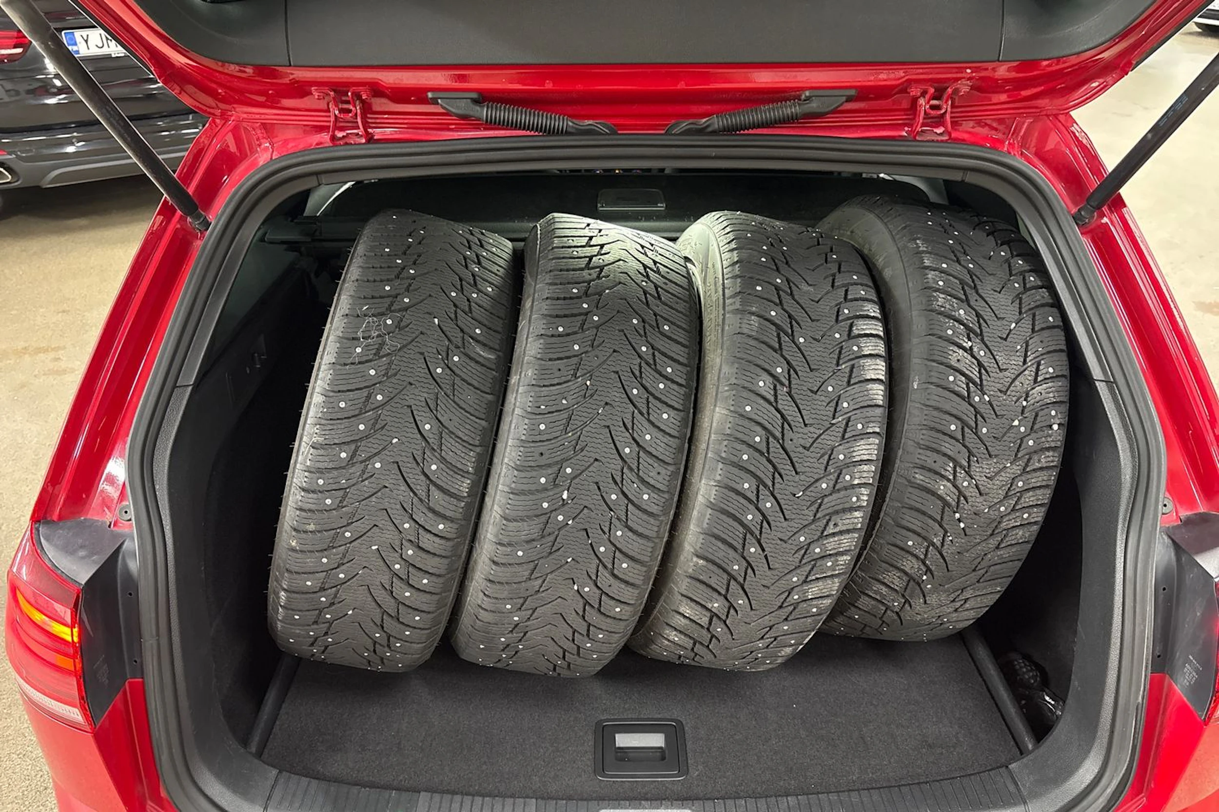 punainen Volkswagen Golf 2017 kuva 31.