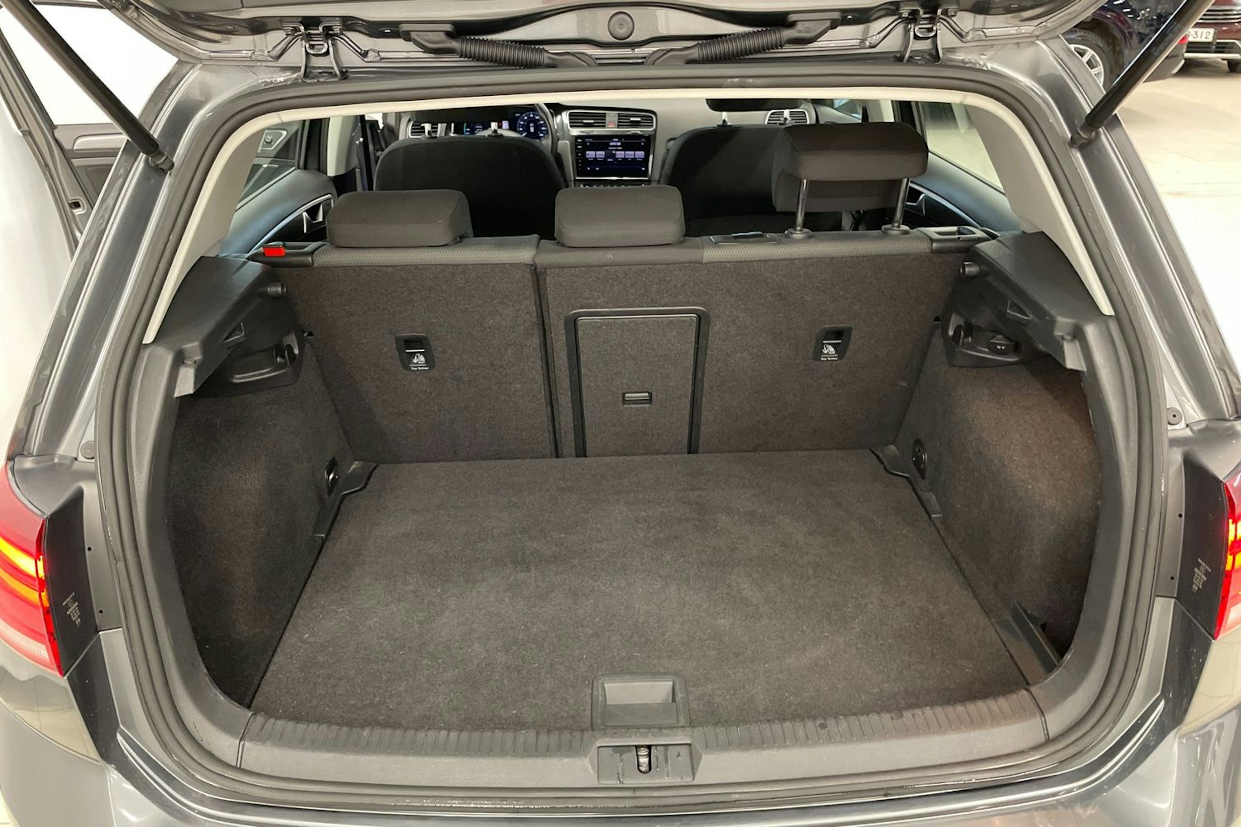 Harmaa Volkswagen GOLF 2018 kuva 17.