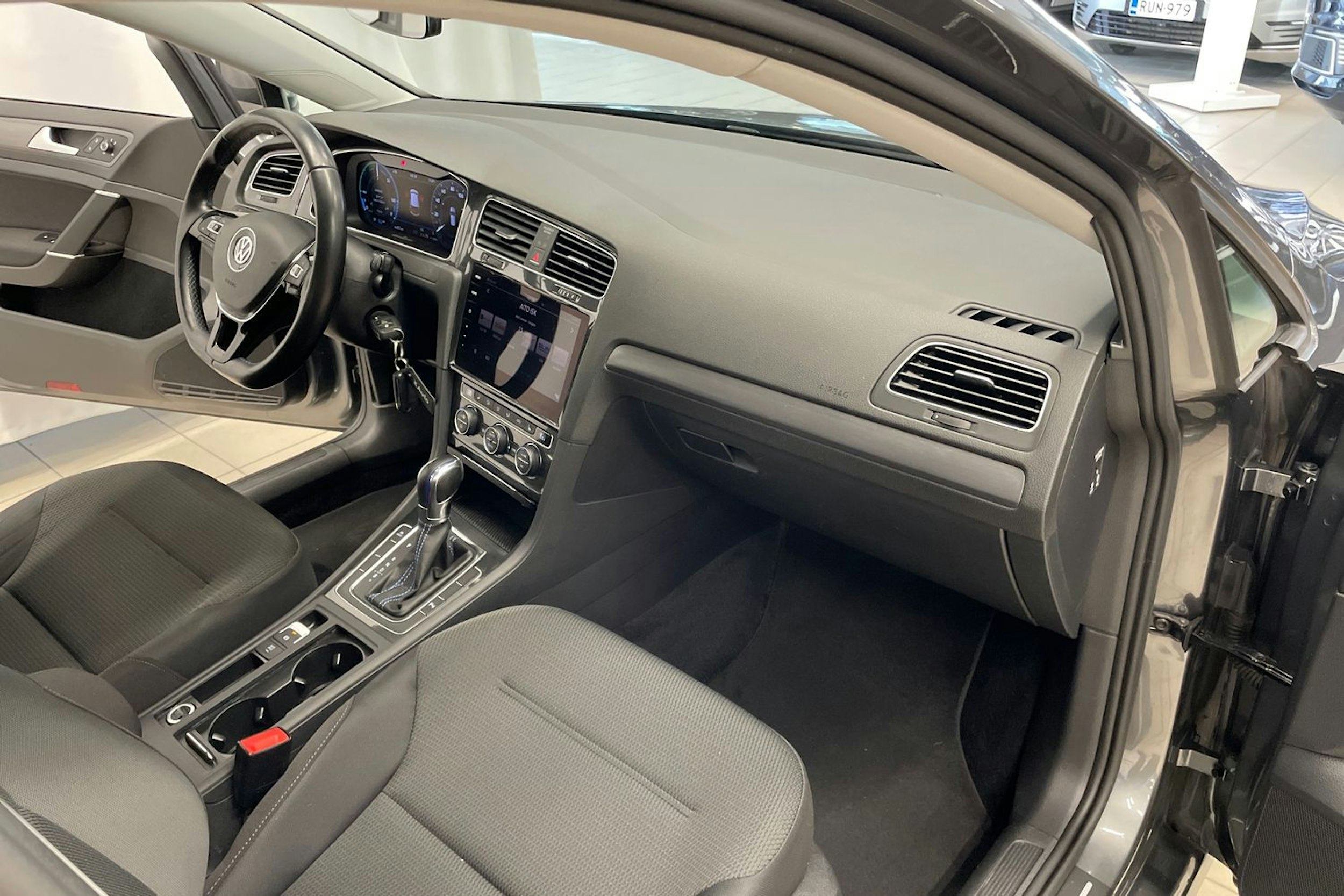 Harmaa Volkswagen GOLF 2018 kuva 20.