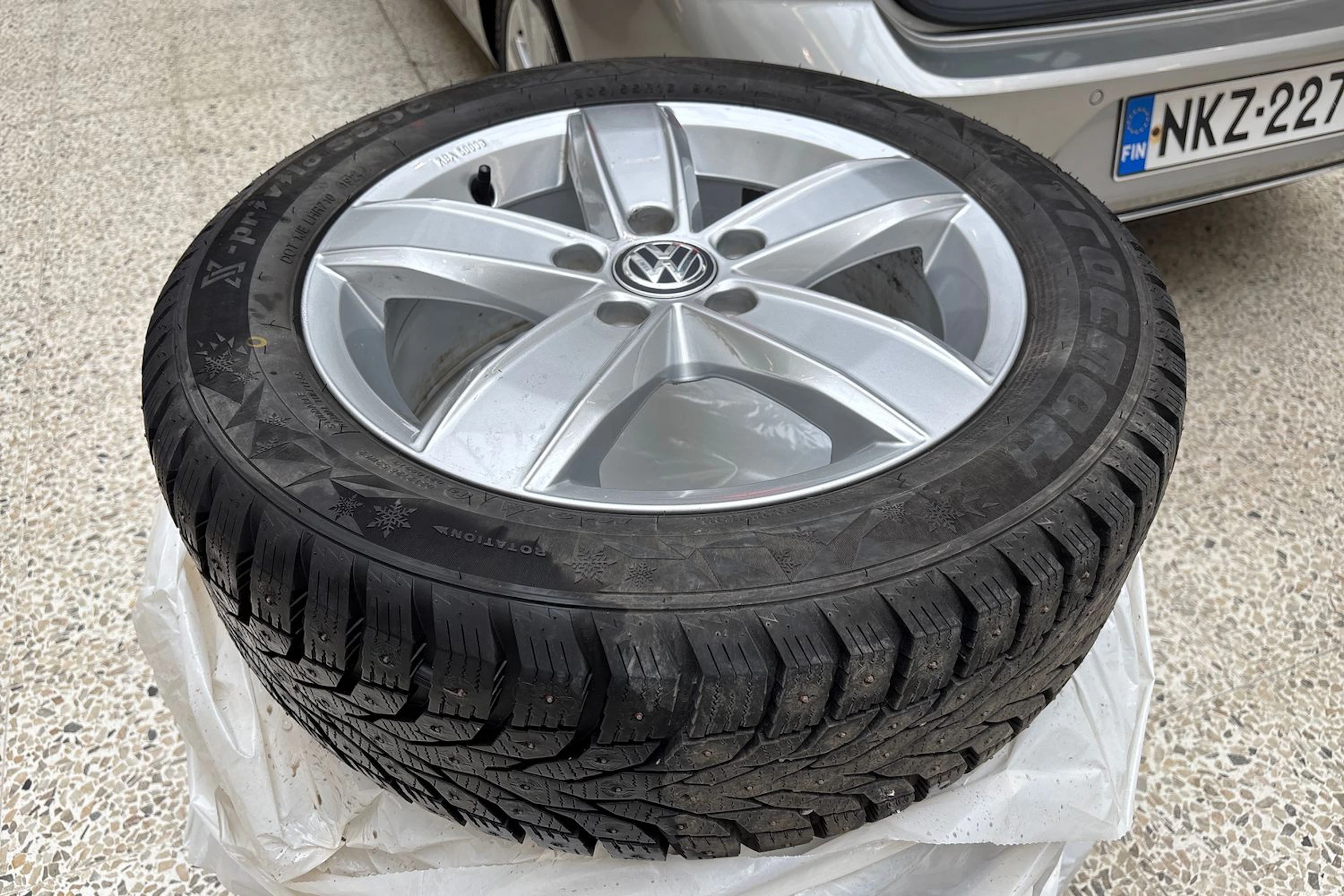 harmaa Volkswagen Golf 2018 kuva 15.