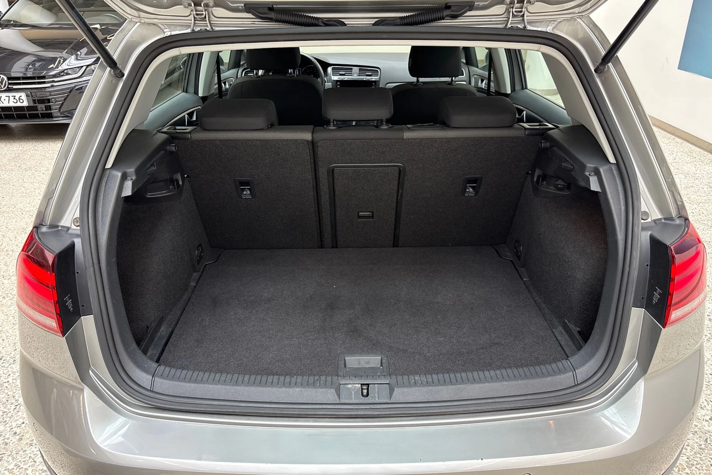 harmaa Volkswagen Golf 2018 kuva 16.