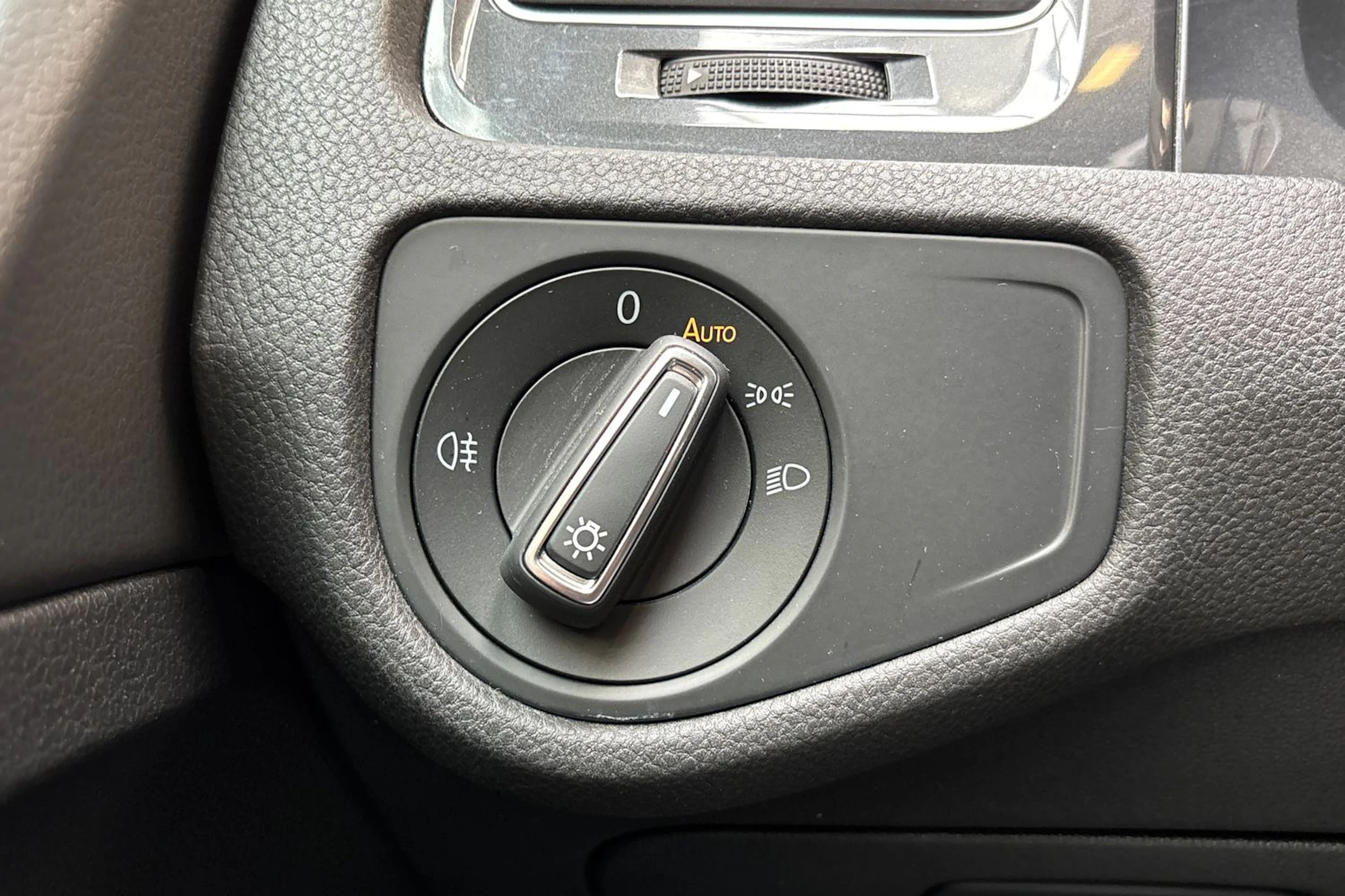 harmaa Volkswagen Golf 2018 kuva 19.