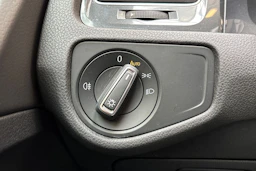 harmaa Volkswagen Golf 2018 kuva 19.