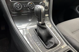 harmaa Volkswagen Golf 2018 kuva 23.