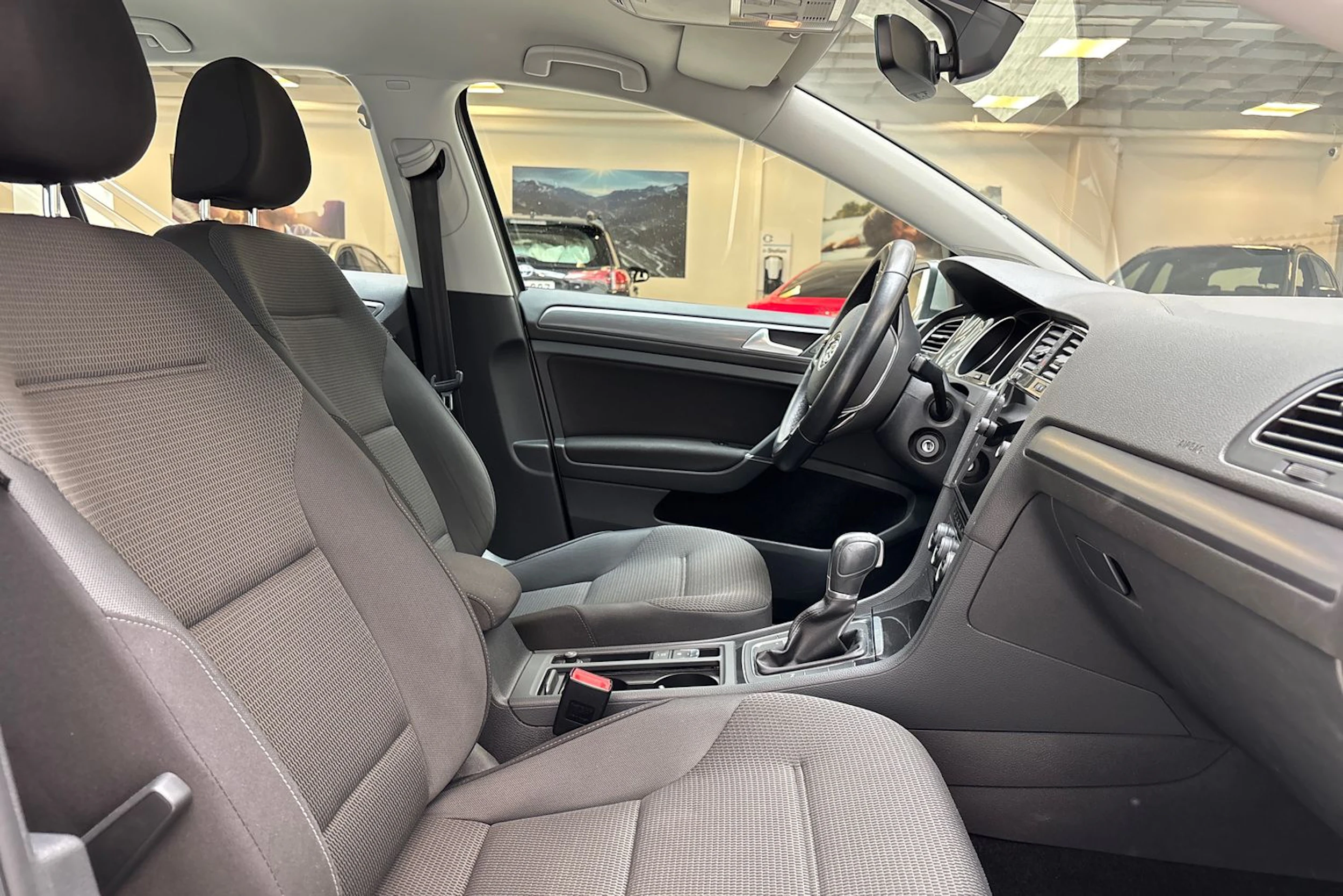 harmaa Volkswagen Golf 2018 kuva 24.