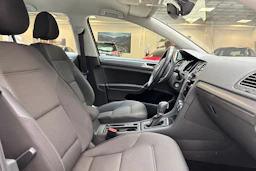harmaa Volkswagen Golf 2018 kuva 24.