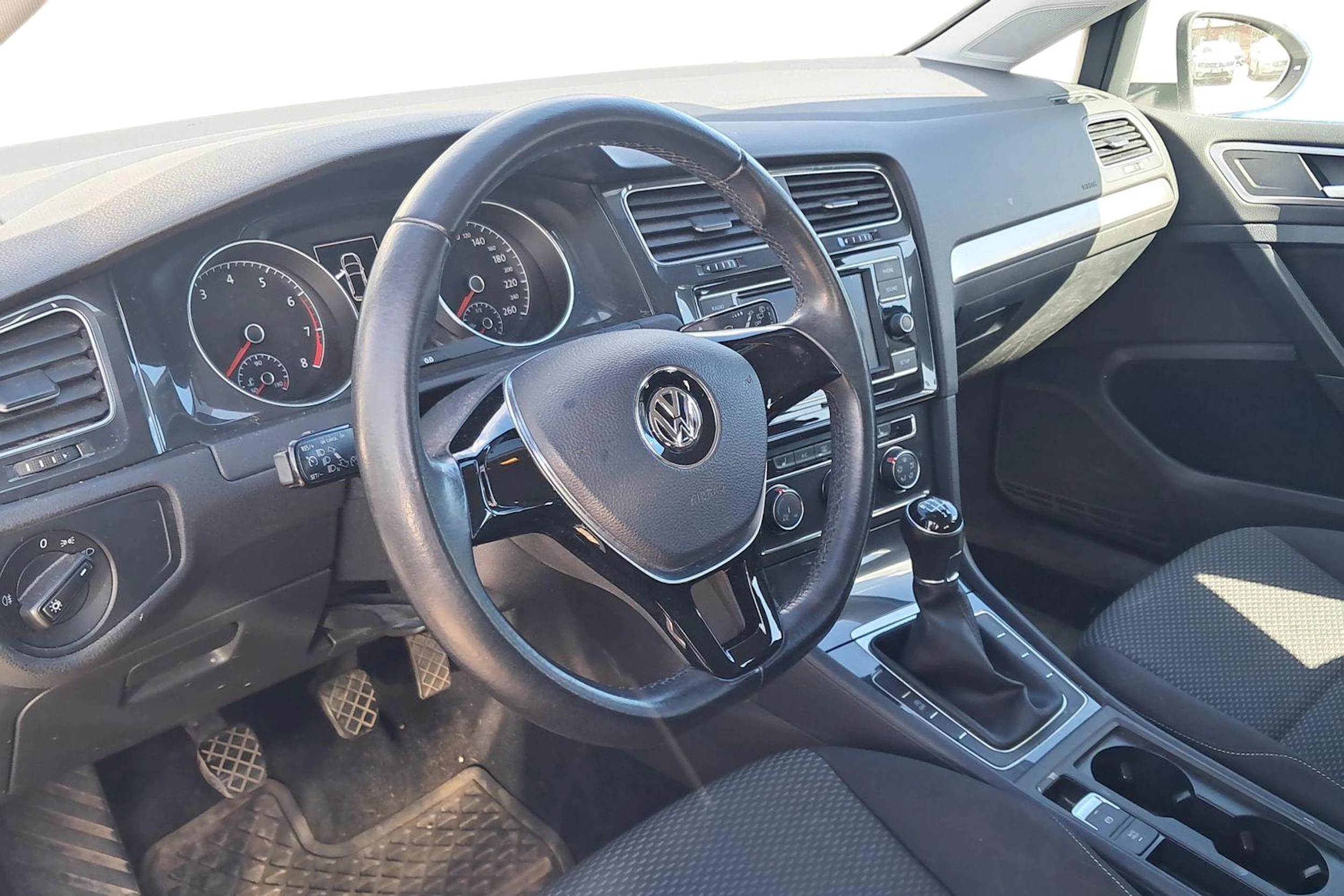 valkoinen Volkswagen Golf 2017 kuva 3.