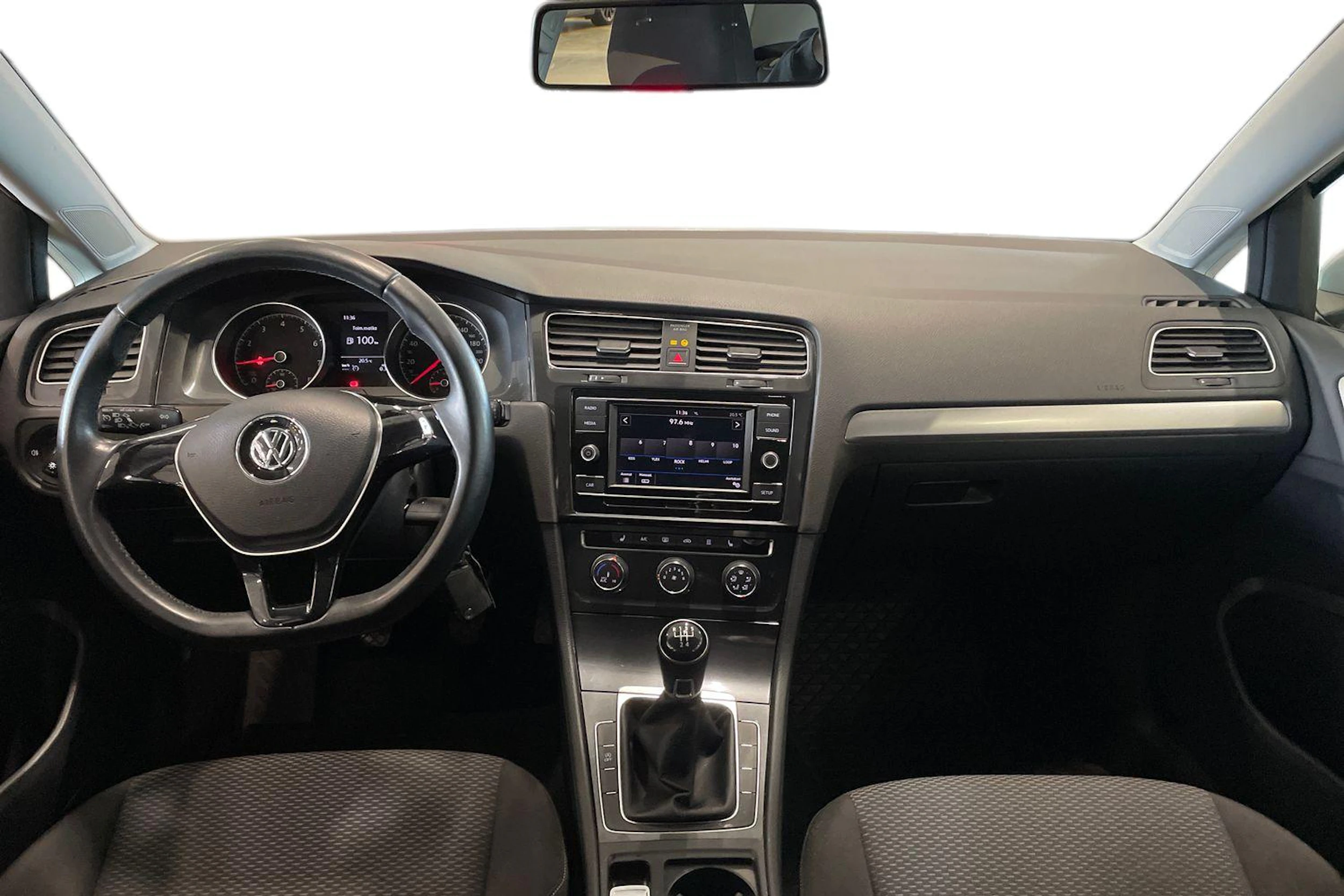 valkoinen Volkswagen Golf 2018 kuva 9.