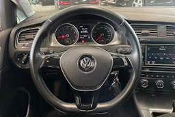 valkoinen Volkswagen Golf 2018 kuva 15.
