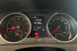 valkoinen Volkswagen Golf 2018 kuva 16.