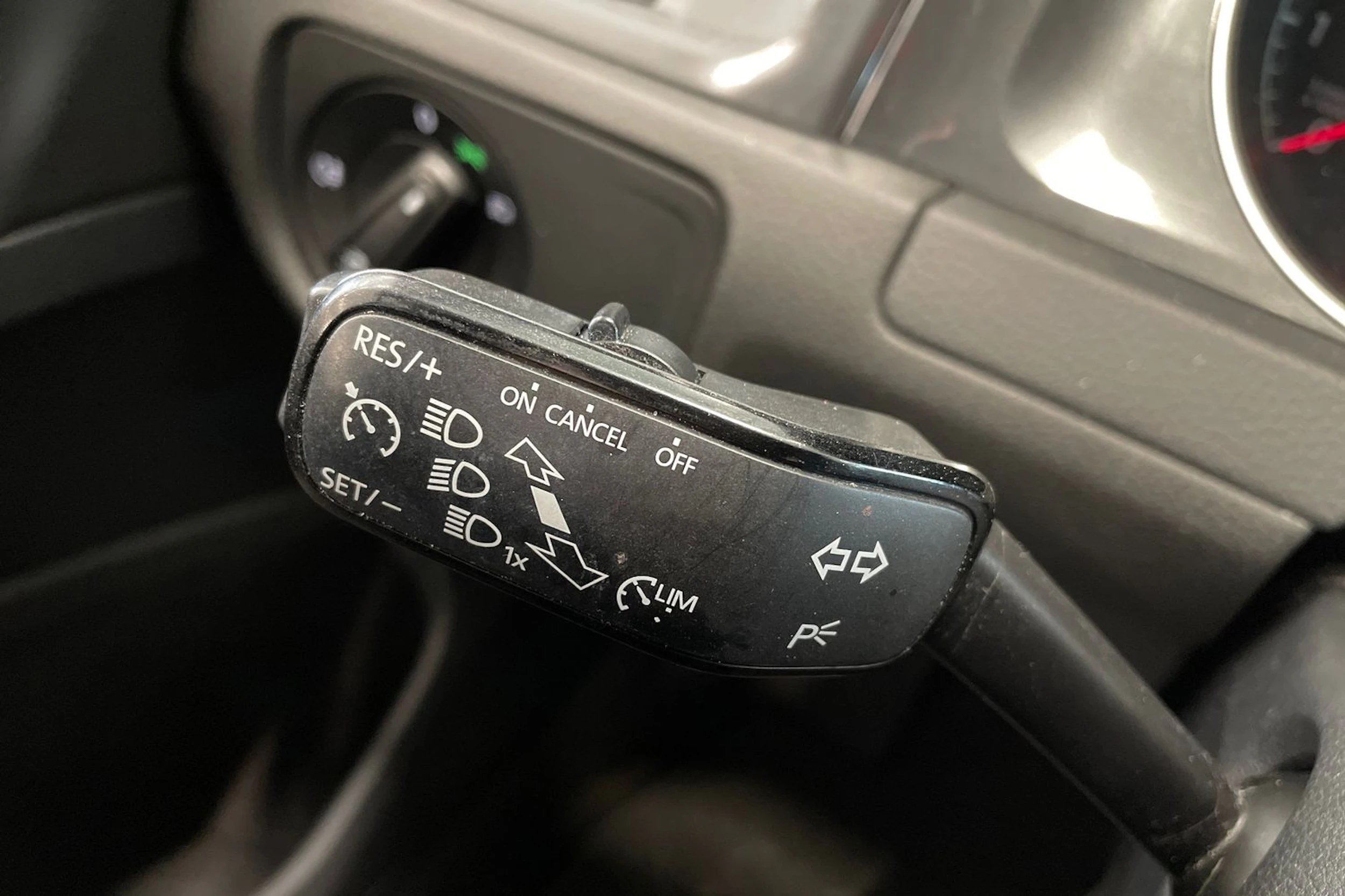 valkoinen Volkswagen Golf 2018 kuva 17.