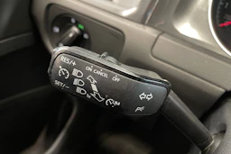 valkoinen Volkswagen Golf 2018 kuva 17.