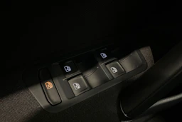 valkoinen Volkswagen Golf 2018 kuva 20.