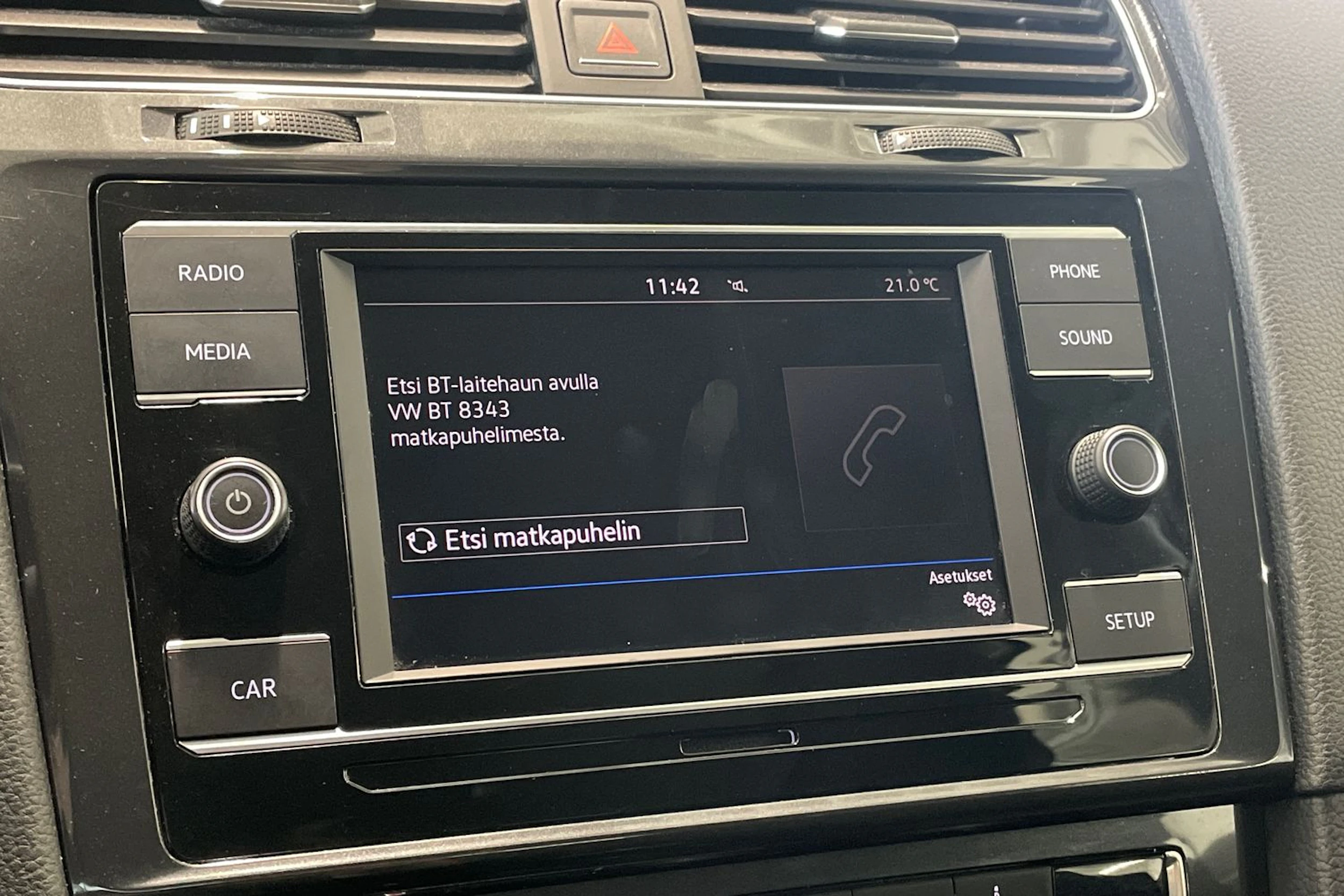 valkoinen Volkswagen Golf 2018 kuva 24.