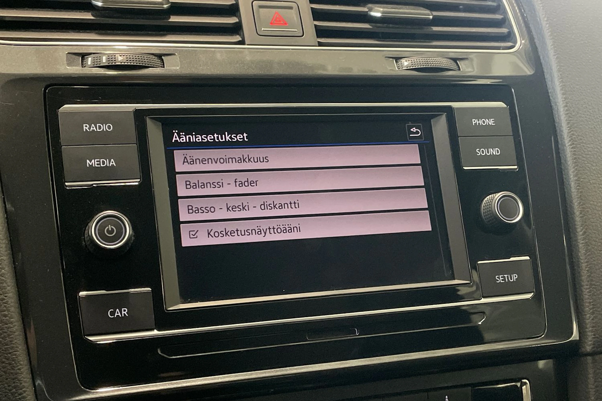 valkoinen Volkswagen Golf 2018 kuva 25.