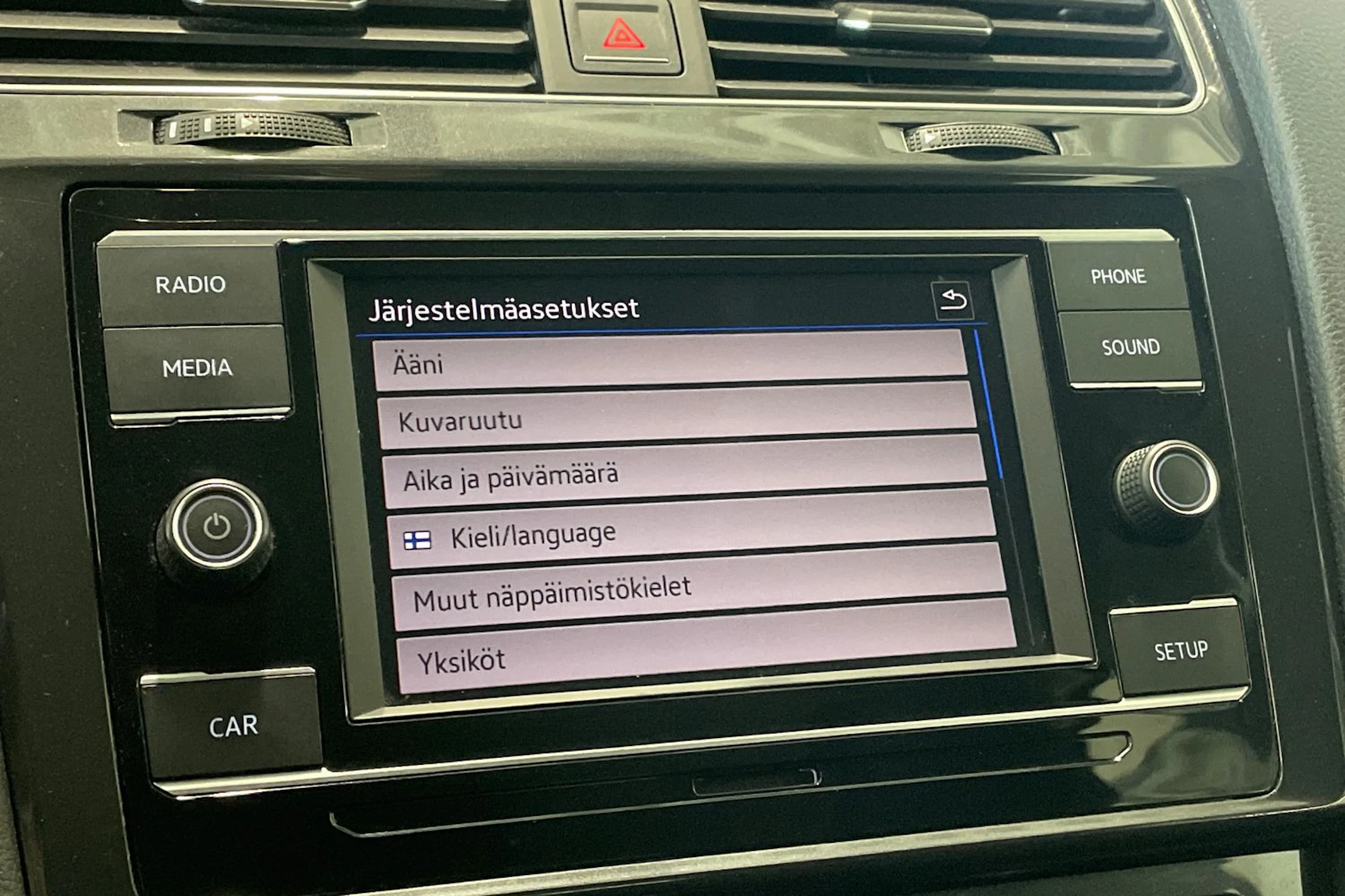 valkoinen Volkswagen Golf 2018 kuva 26.
