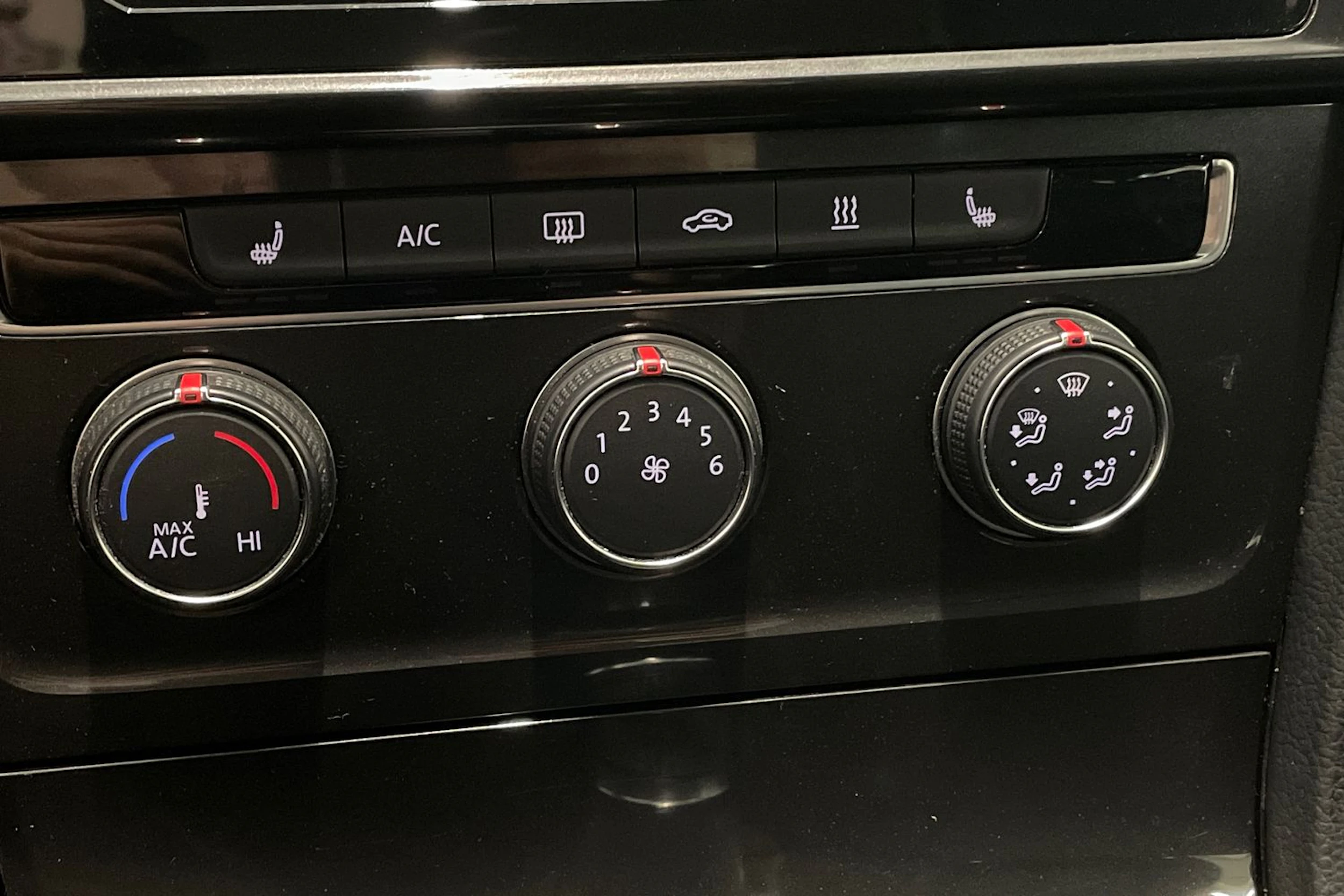 valkoinen Volkswagen Golf 2018 kuva 27.