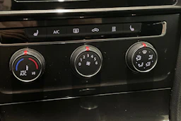 valkoinen Volkswagen Golf 2018 kuva 27.