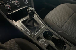 valkoinen Volkswagen Golf 2018 kuva 28.