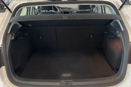 valkoinen Volkswagen Golf 2018 kuva 30.