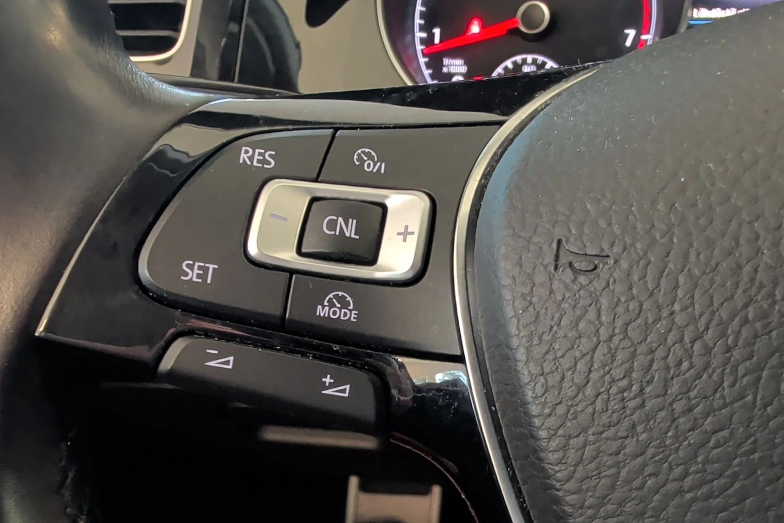 harmaa Volkswagen Golf 2017 kuva 18.