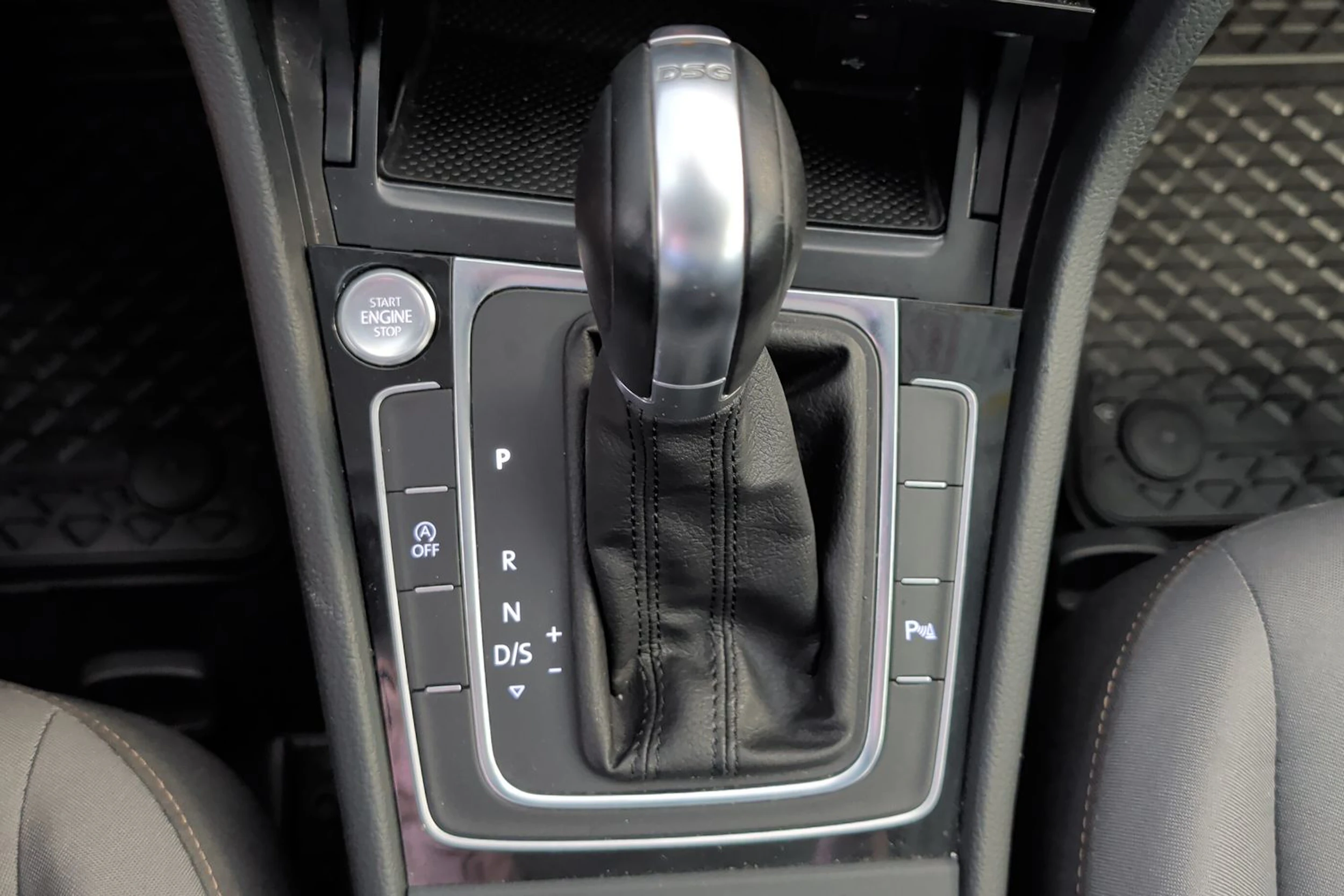 harmaa Volkswagen Golf 2017 kuva 22.