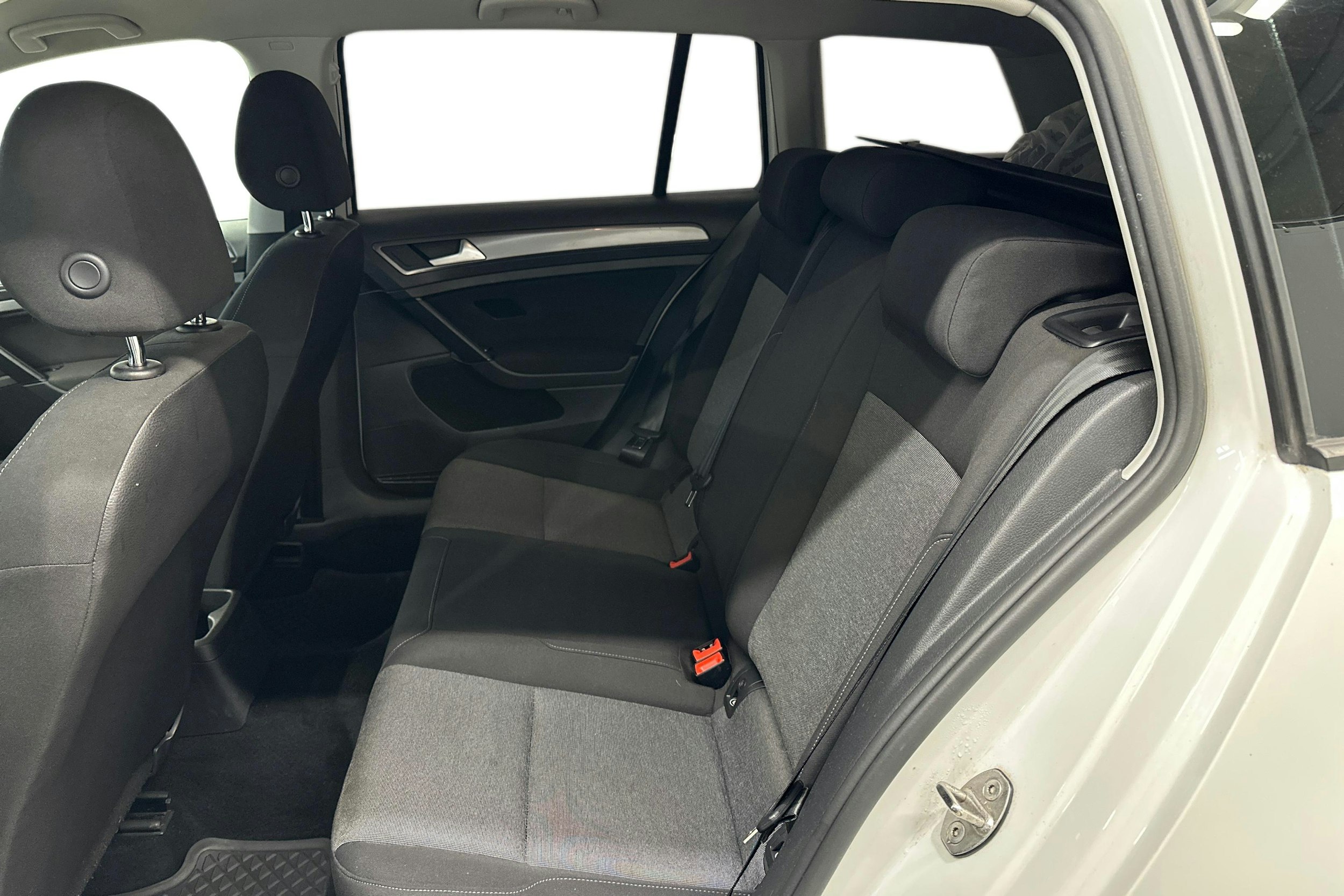 valkoinen Volkswagen Golf 2017 kuva 8.