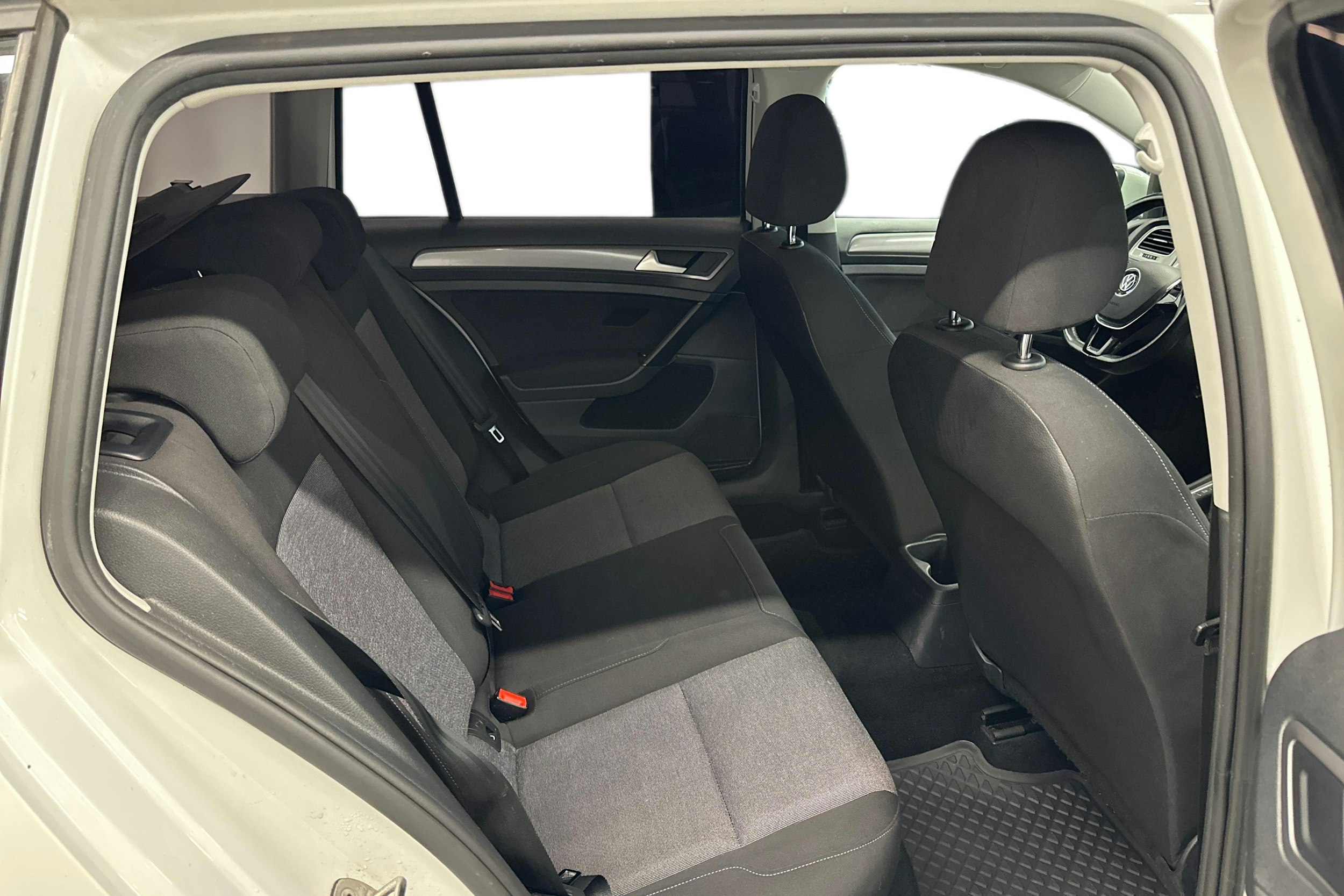 valkoinen Volkswagen Golf 2017 kuva 9.