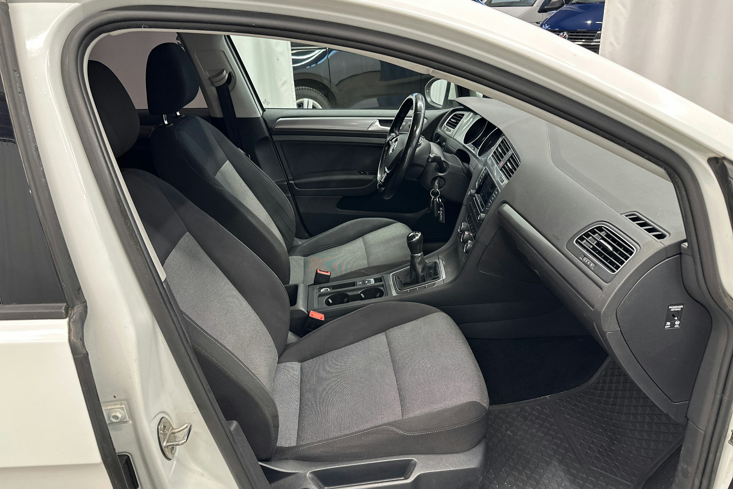 valkoinen Volkswagen Golf 2017 kuva 10.