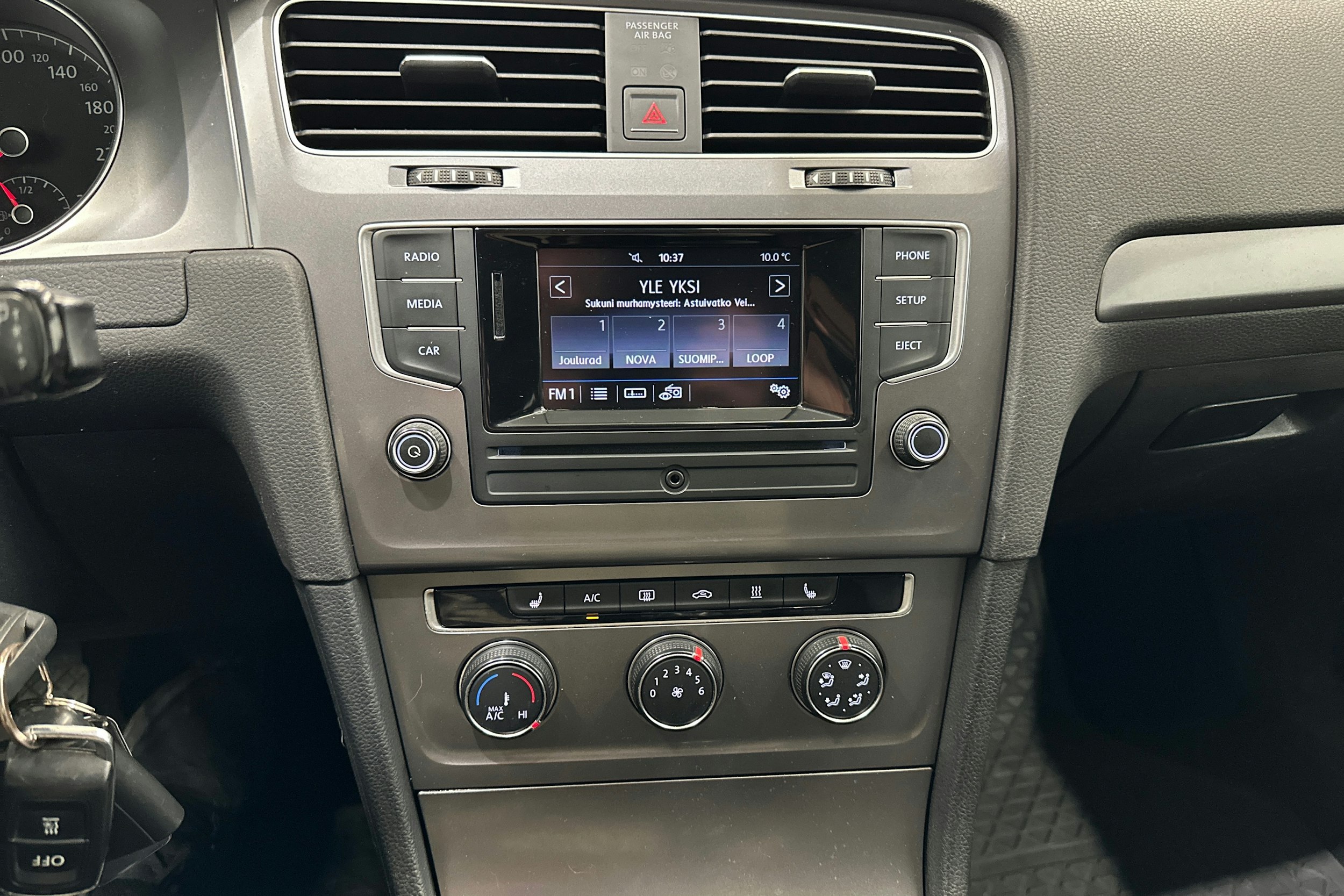 valkoinen Volkswagen Golf 2017 kuva 14.