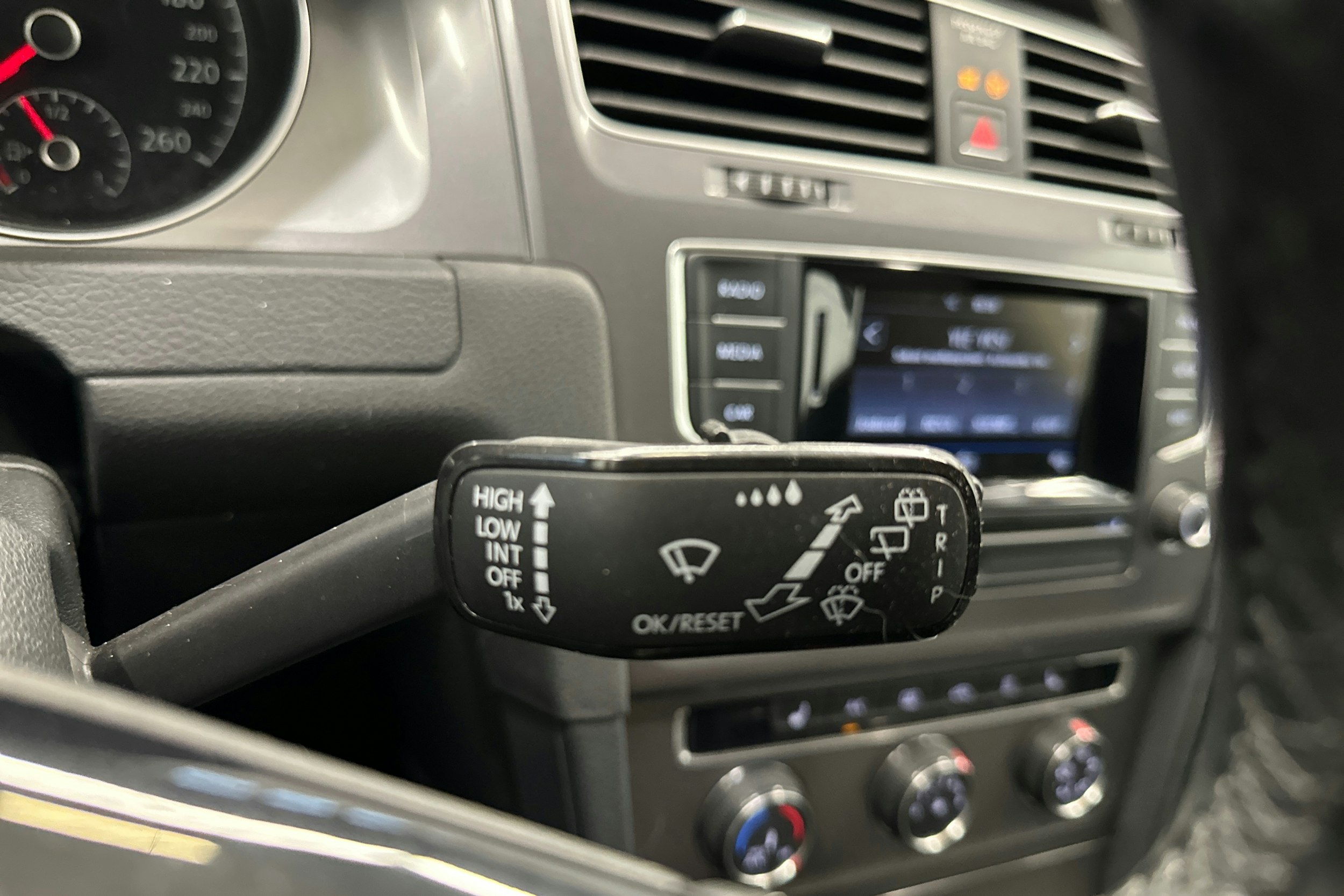 valkoinen Volkswagen Golf 2017 kuva 18.