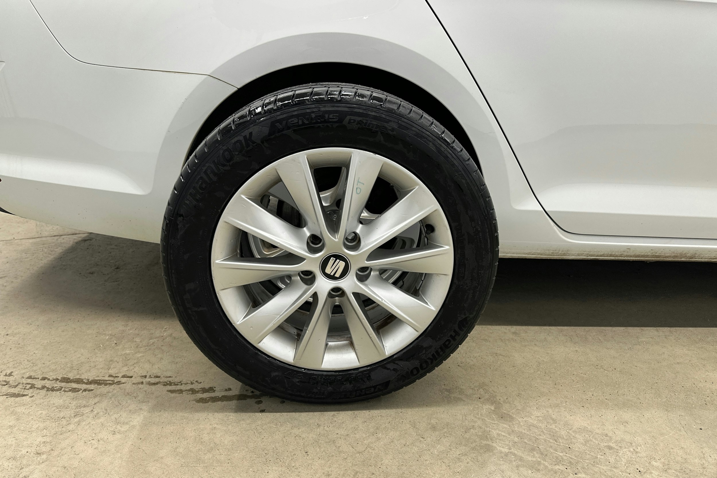 valkoinen Volkswagen Golf 2017 kuva 22.