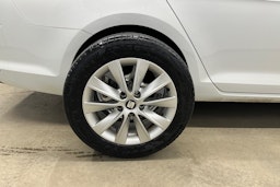 valkoinen Volkswagen Golf 2017 kuva 22.