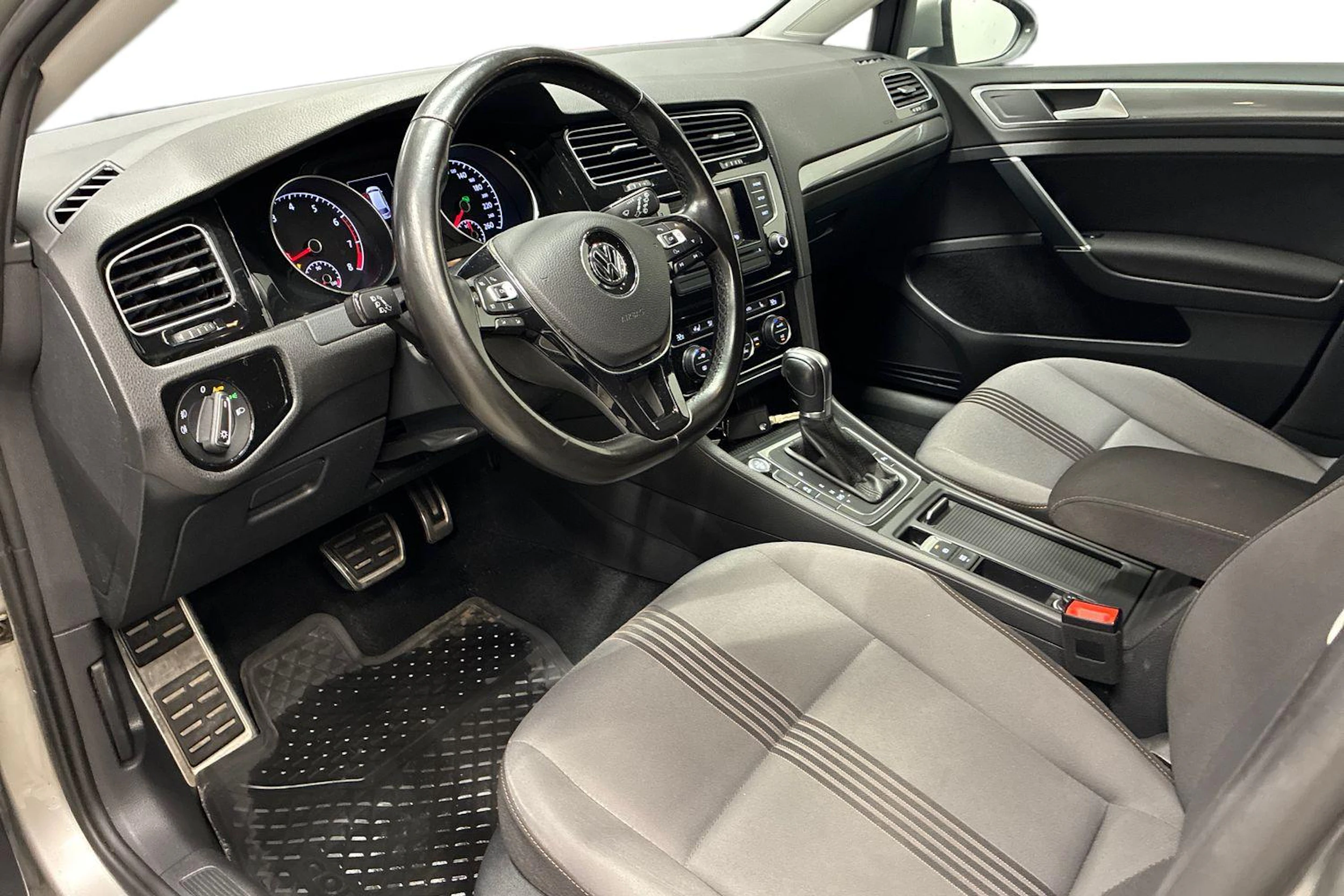 Harmaa Volkswagen GOLF 2017 kuva 6.