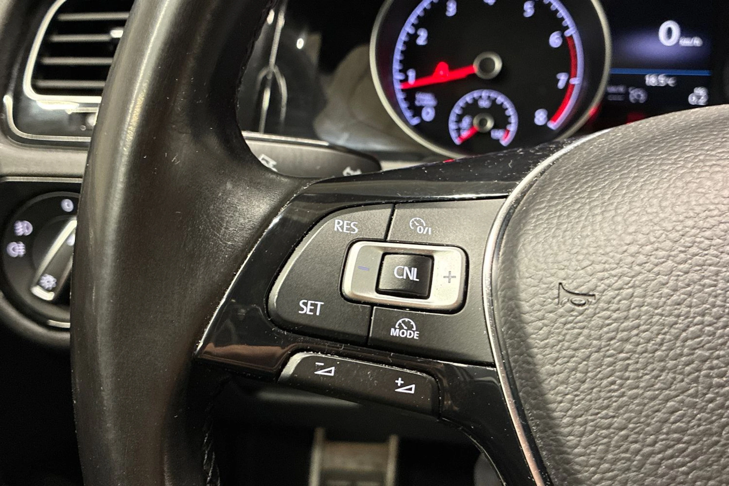 Harmaa Volkswagen GOLF 2017 kuva 13.