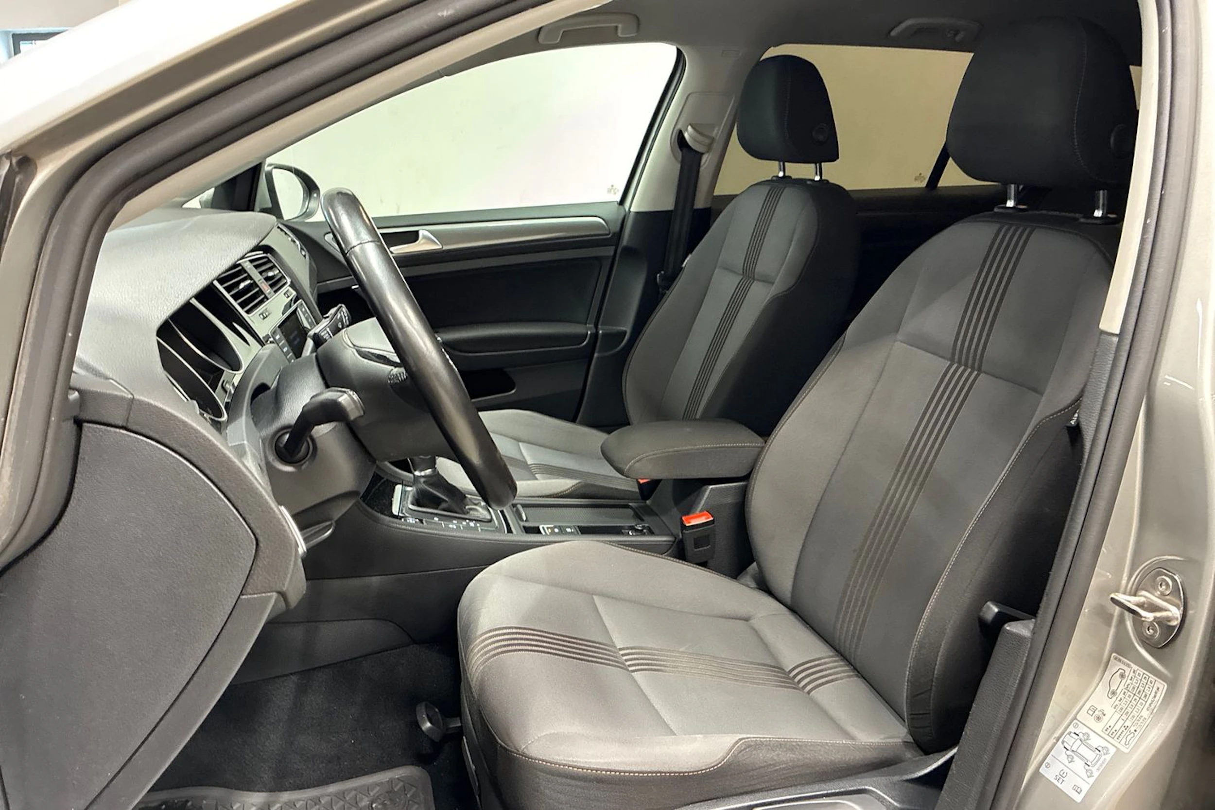 Harmaa Volkswagen GOLF 2017 kuva 22.