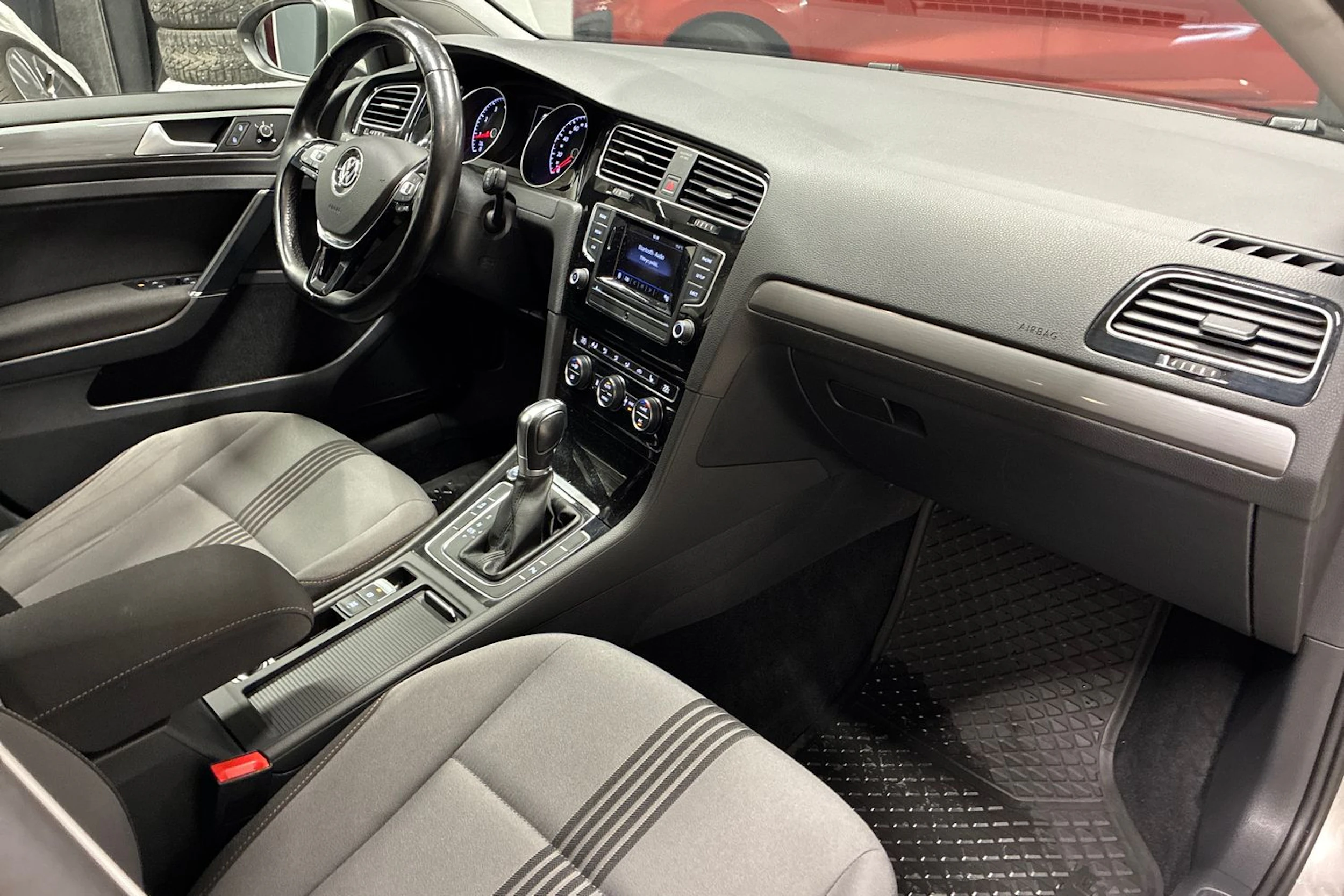 Harmaa Volkswagen GOLF 2017 kuva 26.