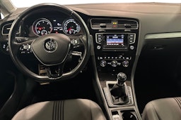 Punainen Volkswagen Golf 2017 kuva 9.