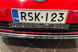 Punainen Volkswagen Golf 2017 kuva 20.