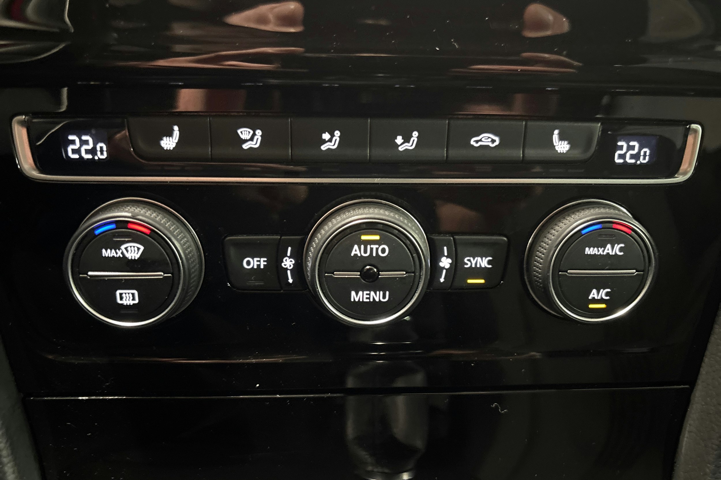 Punainen Volkswagen Golf 2017 kuva 22.