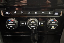 Punainen Volkswagen Golf 2017 kuva 22.