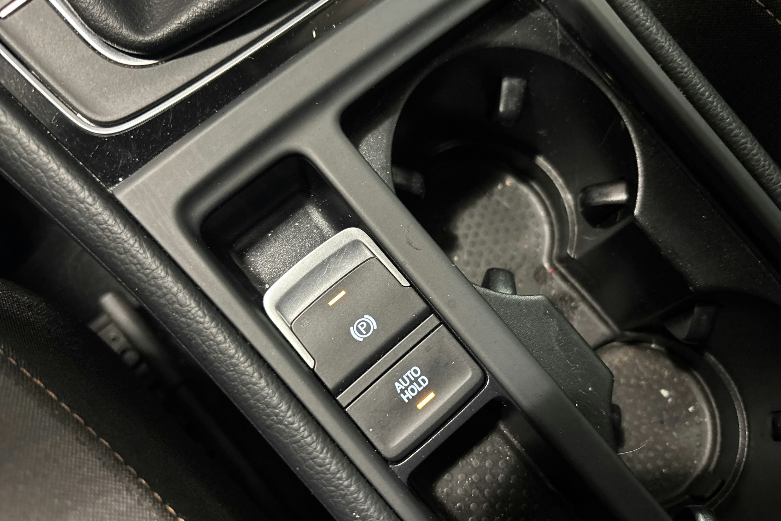 Punainen Volkswagen Golf 2017 kuva 23.