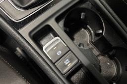 Punainen Volkswagen Golf 2017 kuva 23.