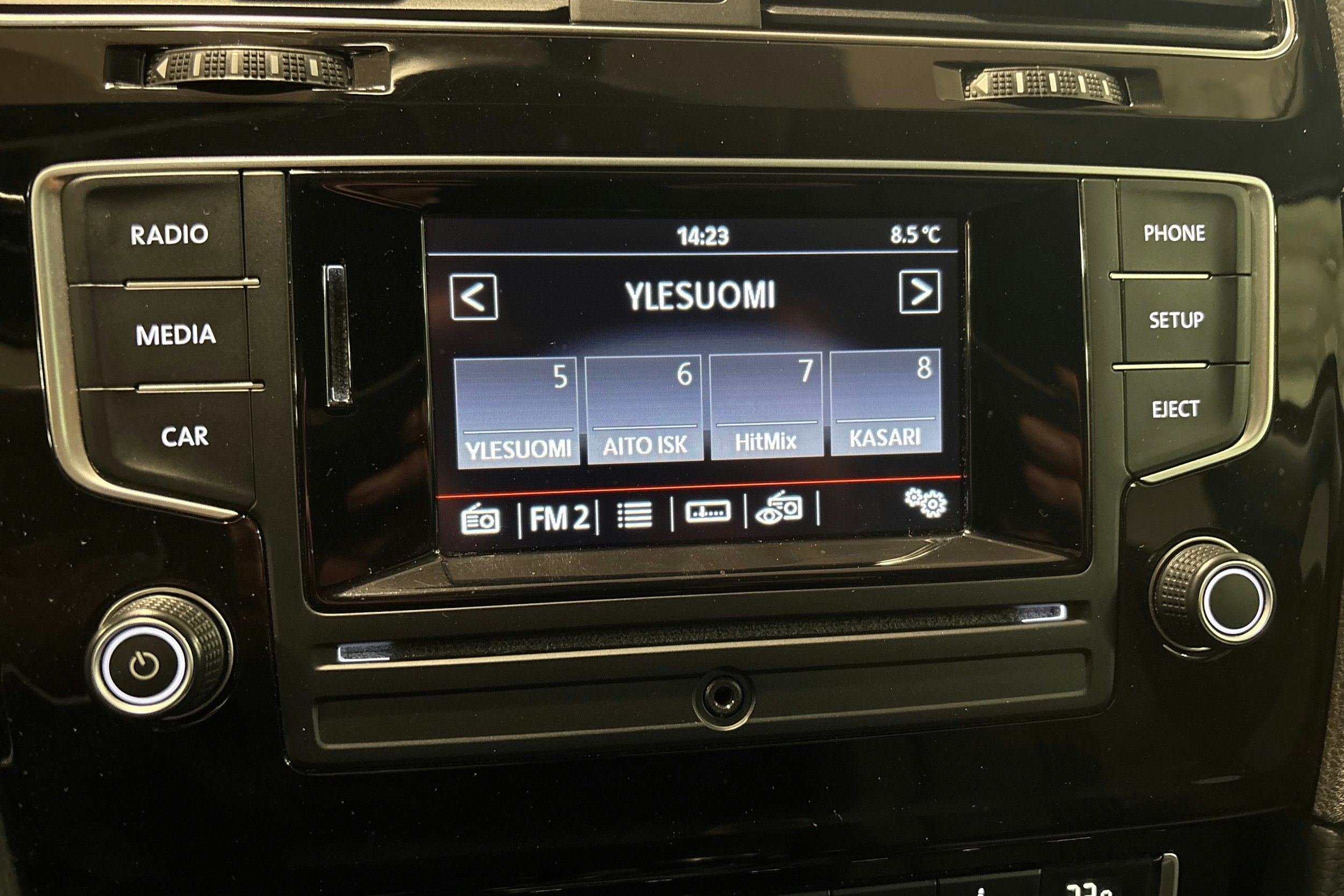 Punainen Volkswagen Golf 2017 kuva 24.